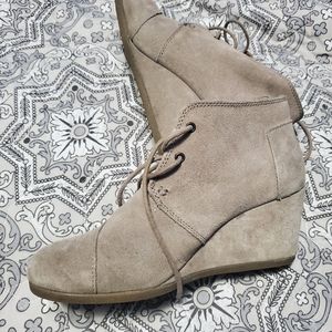 Tom's wedge booties
